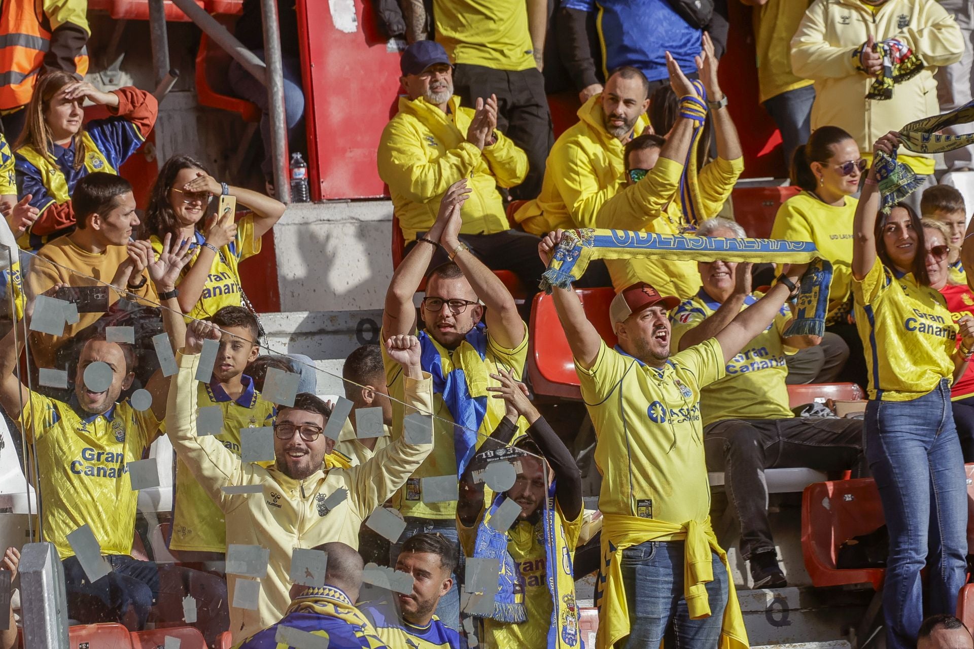 Fotos: ¿Estuviste en El Molinón viendo el Sporting-Las Palmas? ¡Búscate!