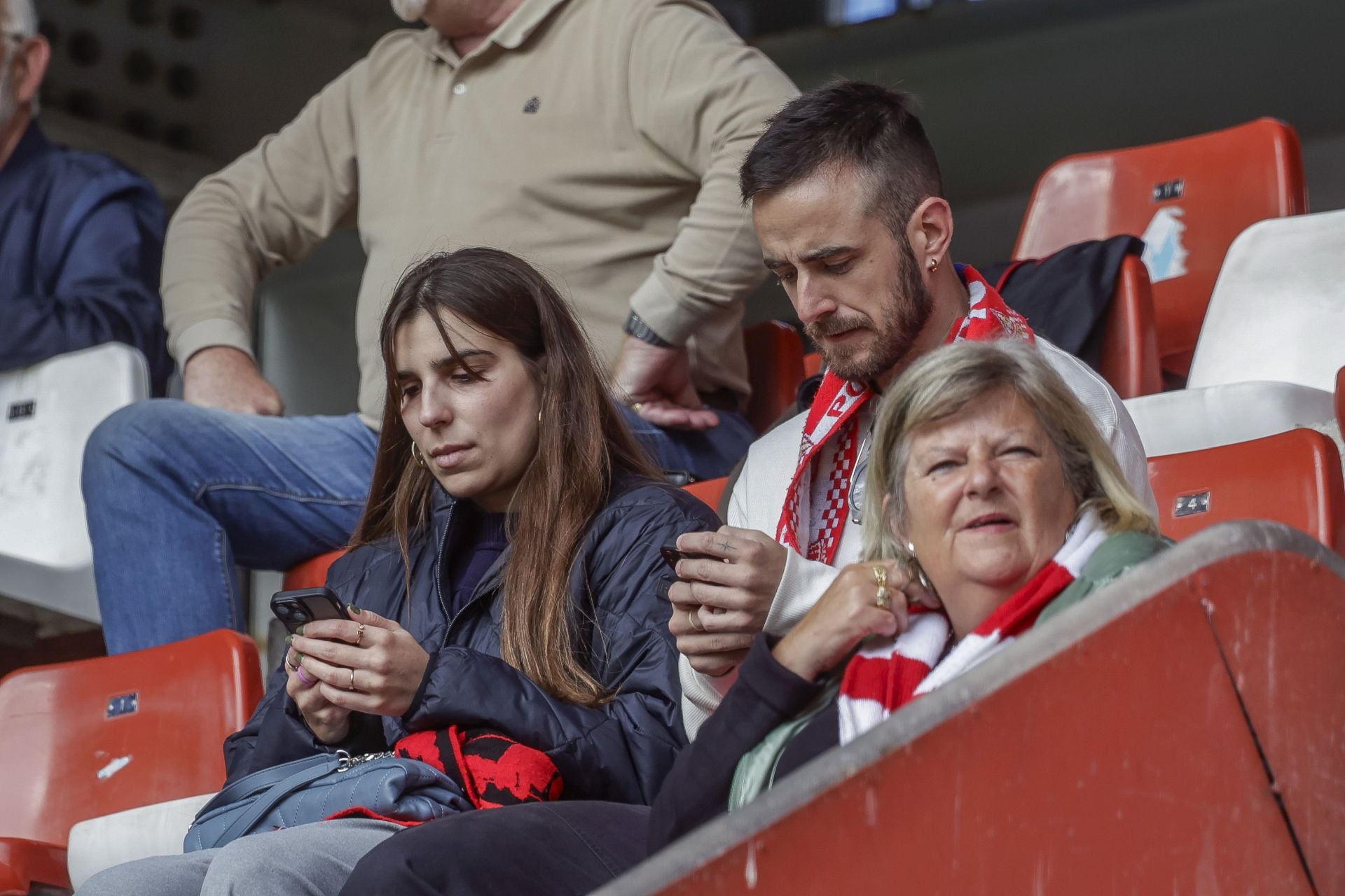 Fotos: ¿Estuviste en El Molinón viendo el Sporting-Las Palmas? ¡Búscate!