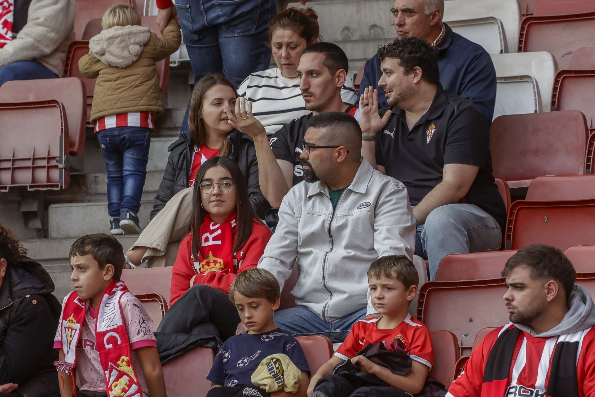 Fotos: ¿Estuviste en El Molinón viendo el Sporting-Las Palmas? ¡Búscate!