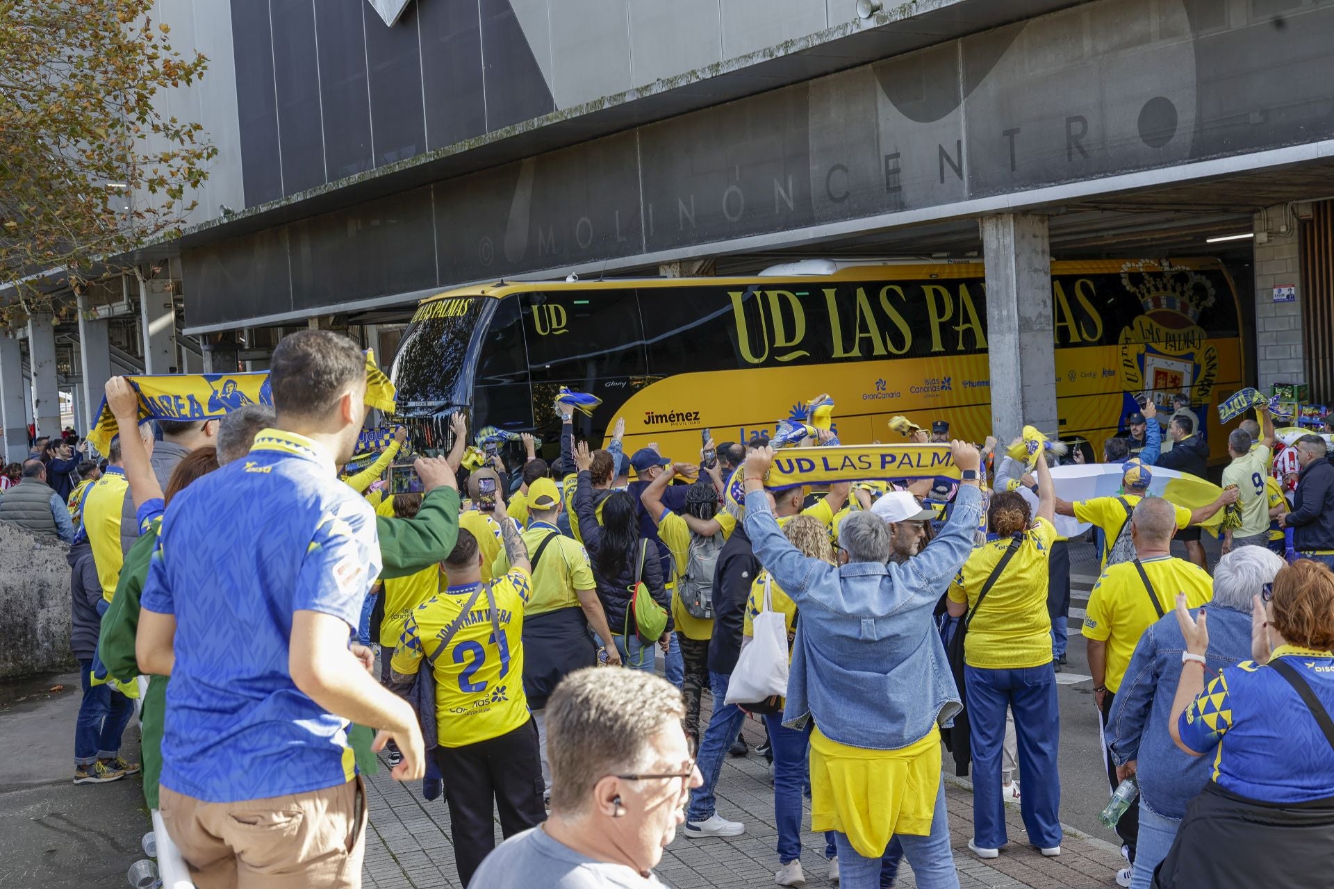 Fotos: ¿Estuviste en El Molinón viendo el Sporting-Las Palmas? ¡Búscate!