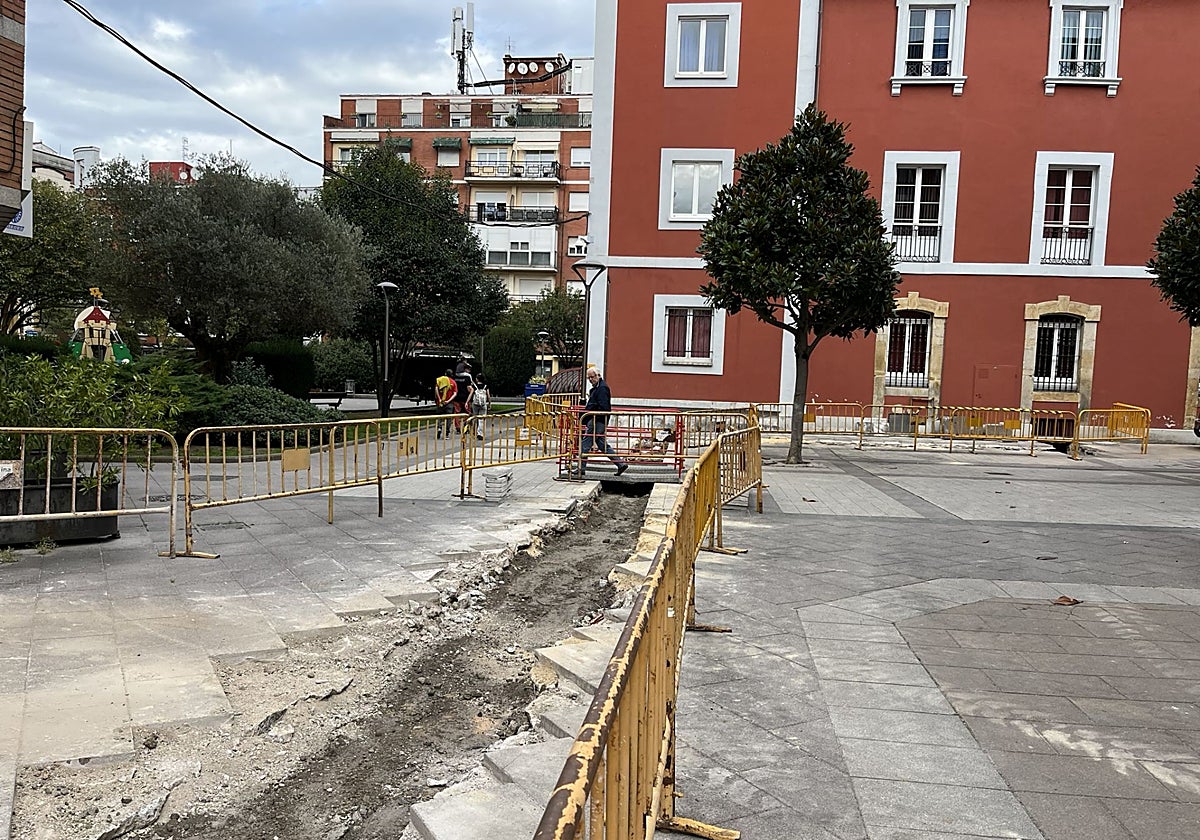 Obras de ampliación de la red, al lado del Ayuntamiento.