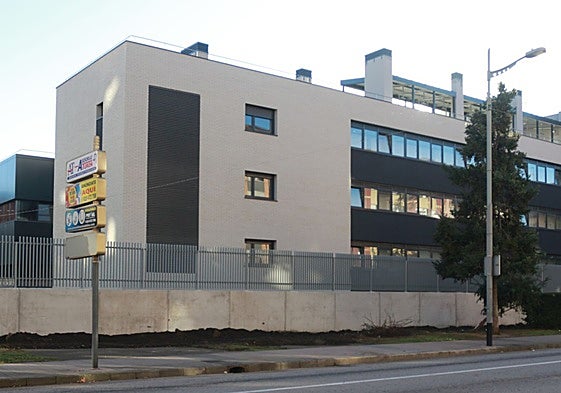 Estado que presenta el nuevo cuartel de la Guardia Civil, en la avenida de México de Mieres.