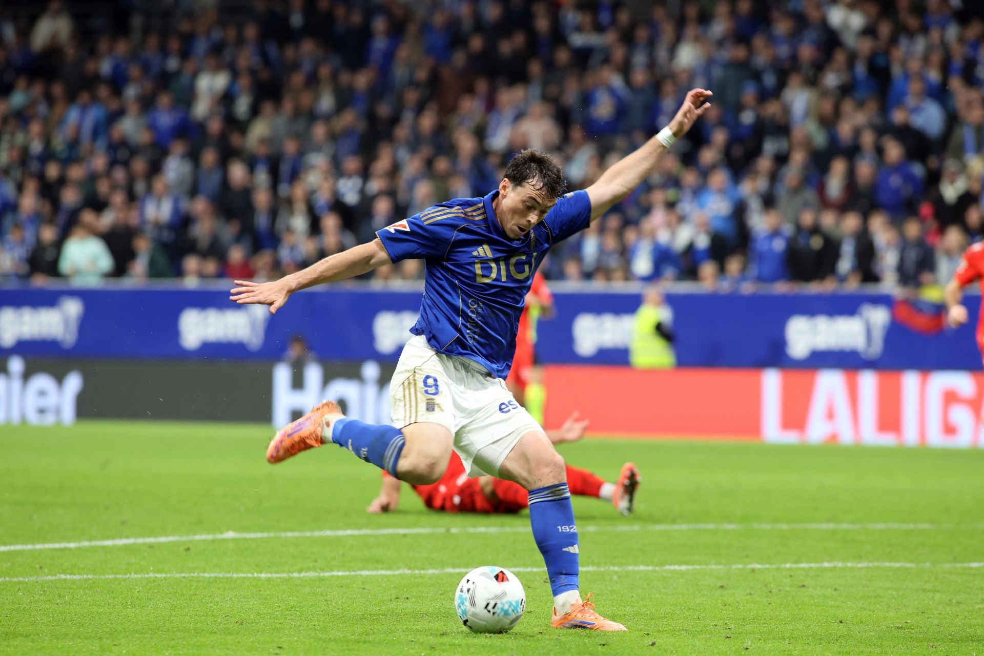 Las mejores jugadas del Real Oviedo - Osasuna en imágenes