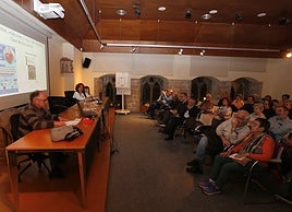 Valdecarzana se llenó para la mesa redonda sobre la sanidad.