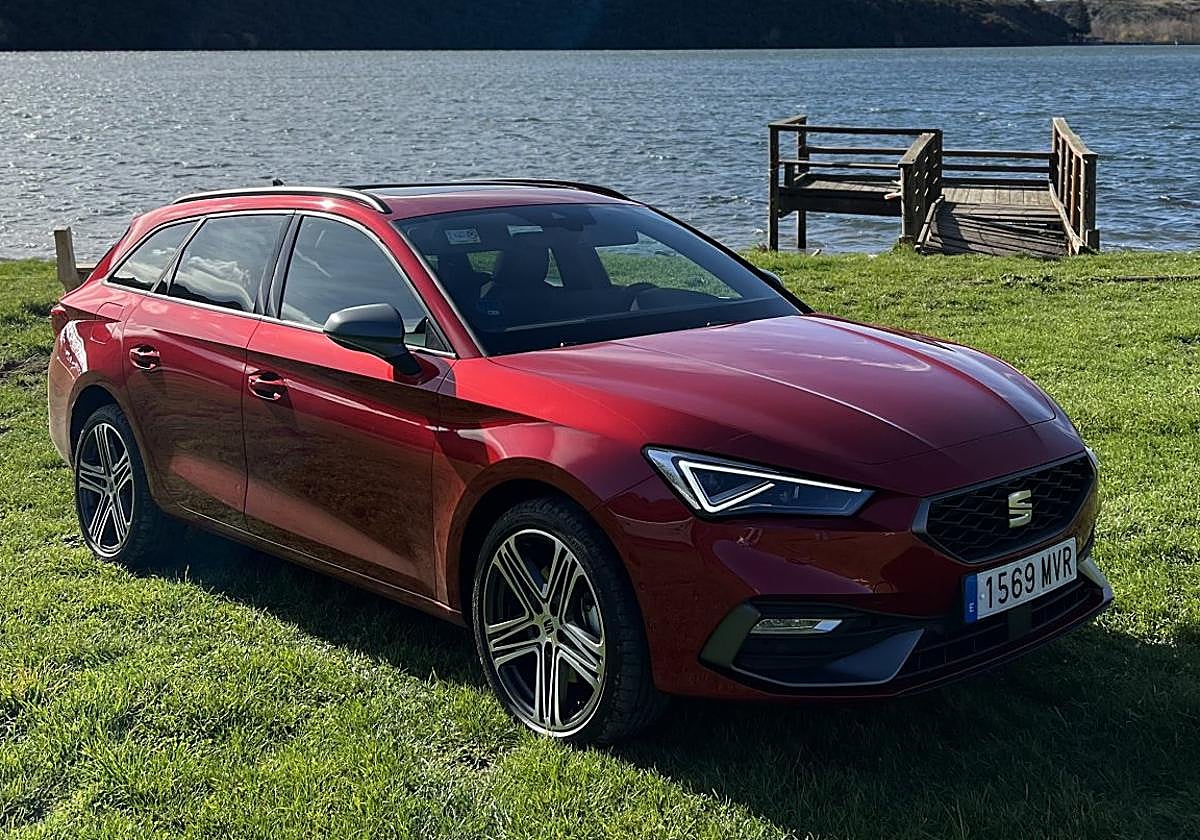 El nuevo SEAT León tiene un precio de acceso con promociones y descuentos de 36.450 euros, y la cuota mensual se sitúa en 180 euros. EC.