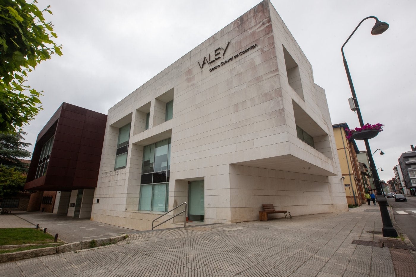 Castrillón evaluará los daños en Valey 17 meses después del cierre