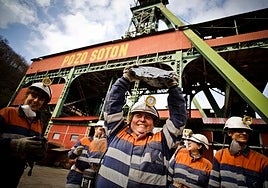 Visita de guías turísticos para conocer el pozo Sotón