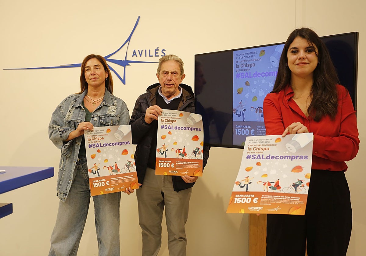 Vicky Cuesta y Julio Álvarez, de la Unión de Comerciantes de Avilés (Ucayc), presentaron la campaña junto a la edil de Comercio, Raquel Ruiz.