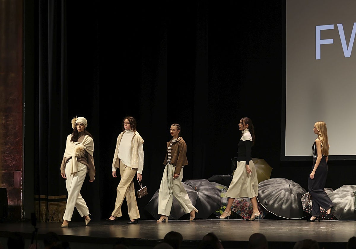 N20 abrió la dieciocho edición de la Fashion Week Asturias en el Teatro Filarmónica.