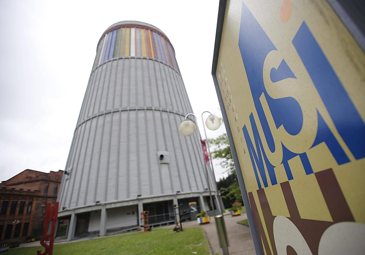 Imagen exterior de la entrada principal al Museo de la Siderurgia de Langreo