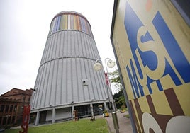 Imagen exterior de la entrada principal al Museo de la Siderurgia de Langreo