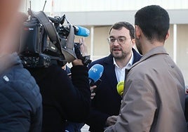 Adrián Barbón, esta mañana durante el acto del 75 aniversario de Fabada Litoral.