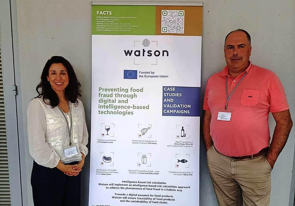 Julio Fernández López y Teresa Álvarez San Lázaro, Presidente y Responsable técnico de la IGP Miel de Asturias, respectivamente.