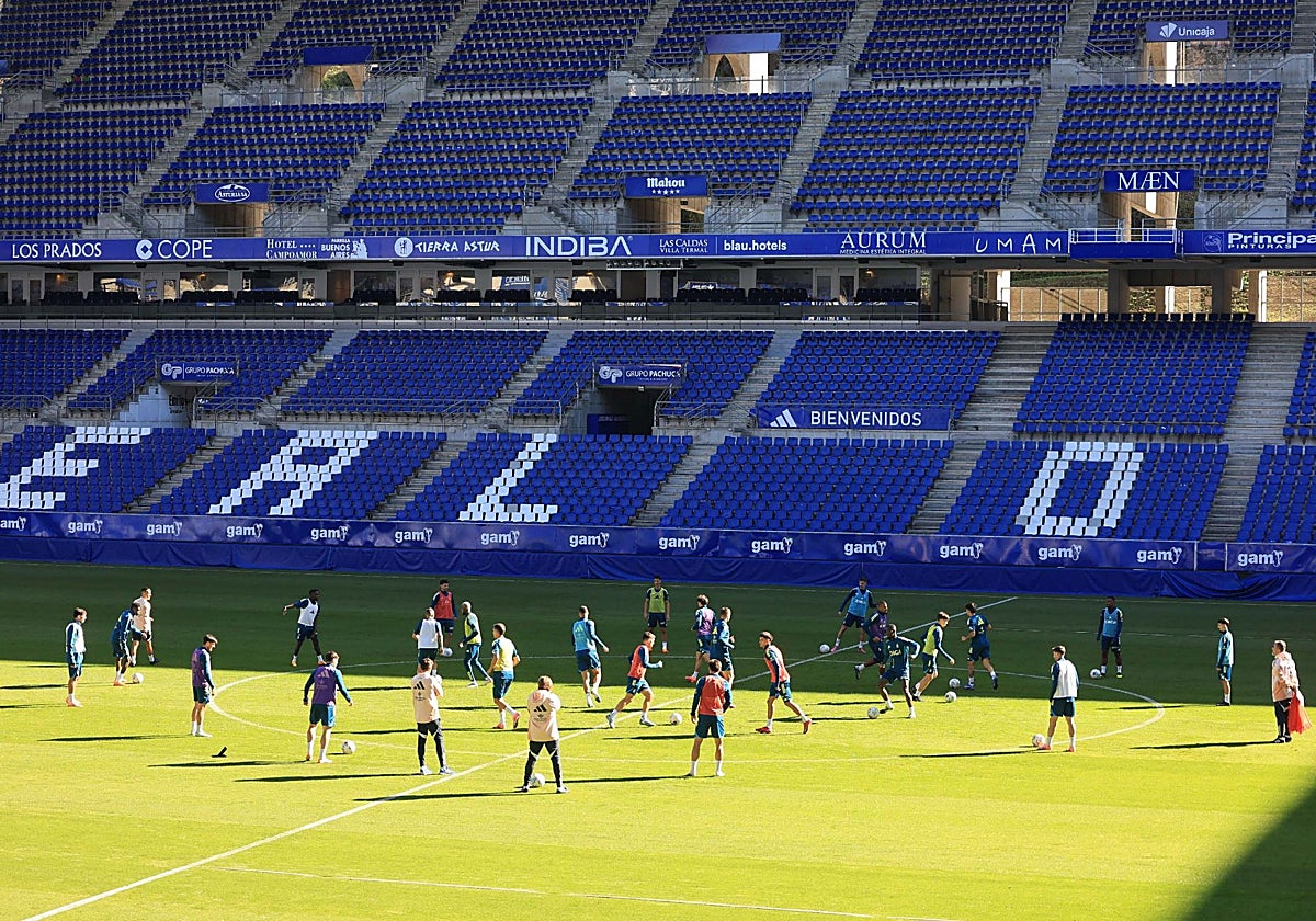Un entrenamiento del Real Oviedo en el Carlos Tartiere.