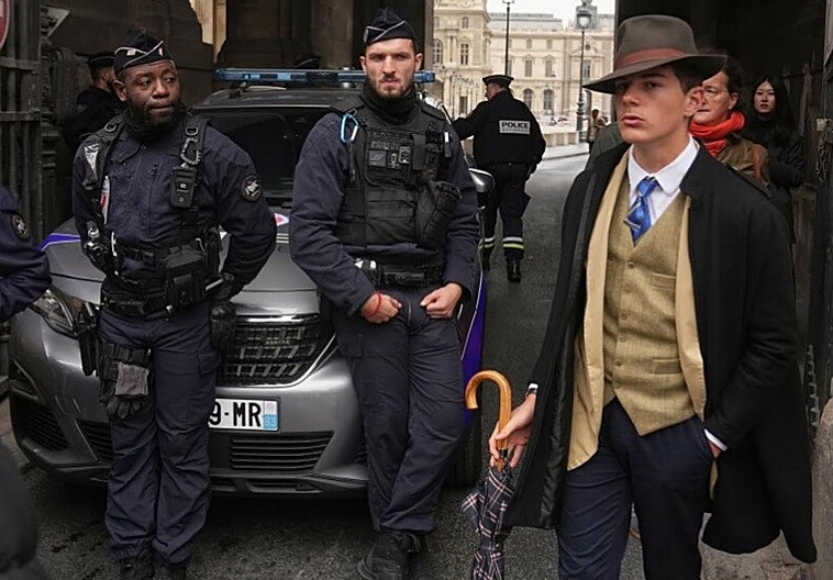 ¿Quién es el 'detective del Louvre' que apareció momentos después del robo?