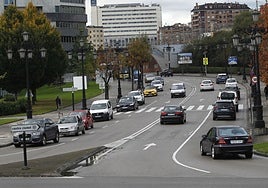 La calle Jesús Sáenz de Miera, desde la glorieta de Luis Oliver, en la que se centrará la intervención municipal.