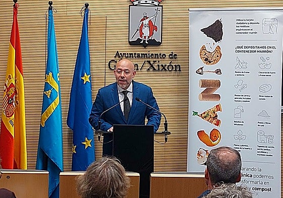 El concejal de Medio Ambiente, Rodrigo Pintueles, en la presentación de la campaña de reciclaje de residuos.