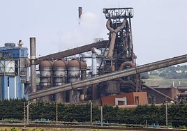Uno de los hornos altos de Arcelor, en Gijón.