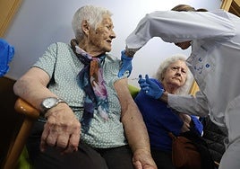 Vacunación contra la gripe en la residencia de mayores Trisquel.