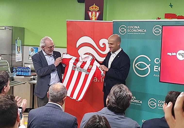 Siroko cederá ante el Eibar su espacio frontal en la camiseta del Sporting a la Cocina Económica