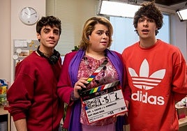 Javier Ambrossi, Brays Efe caracterizado de Paquita Salas y Javier Calvo.