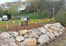 Los trabajos en la escollera son ya visibles.