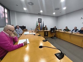 Imagen de un momento de la reunión, ayer en el Ayuntamiento.