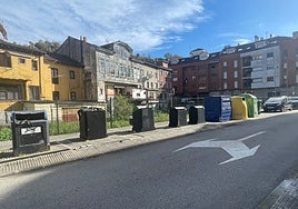 Gran parte de los contenedores o están dañado o sin soterrar, dando mala imagen del pueblo