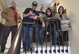 José Antonio Peña (Lineslick), Jorge Miranda (Sartenazo cerebral), David Álvarez e Iker Cagigal (Involución) y Luismi Díaz con la concejala de Cultura, Yolanda Alonso.