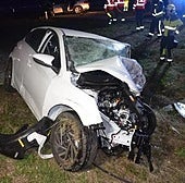 El coche de la ovetense, destrozado tras el accidente.