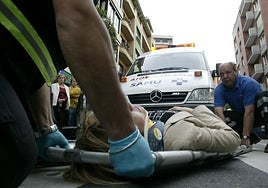 Intervención del SAMU en un accidente ocurrido en Oviedo.