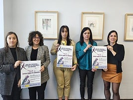 Las concejalas de Igualdad de los concejos de la comarca colaboran en los actos del 25N.