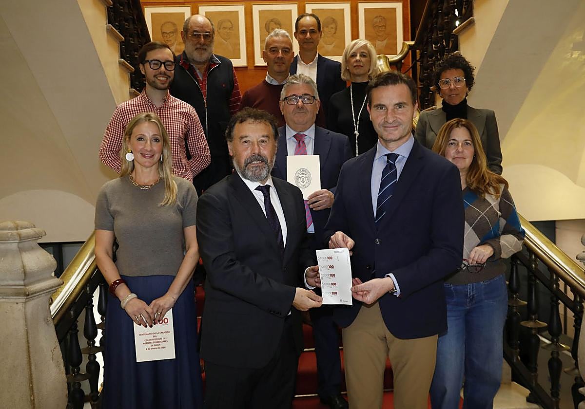 Carlos Rato y Jorge González-Palacios, en primera fila, en la presentación del centenario del Colegio Oficial de Agentes Comerciales de Gijón.