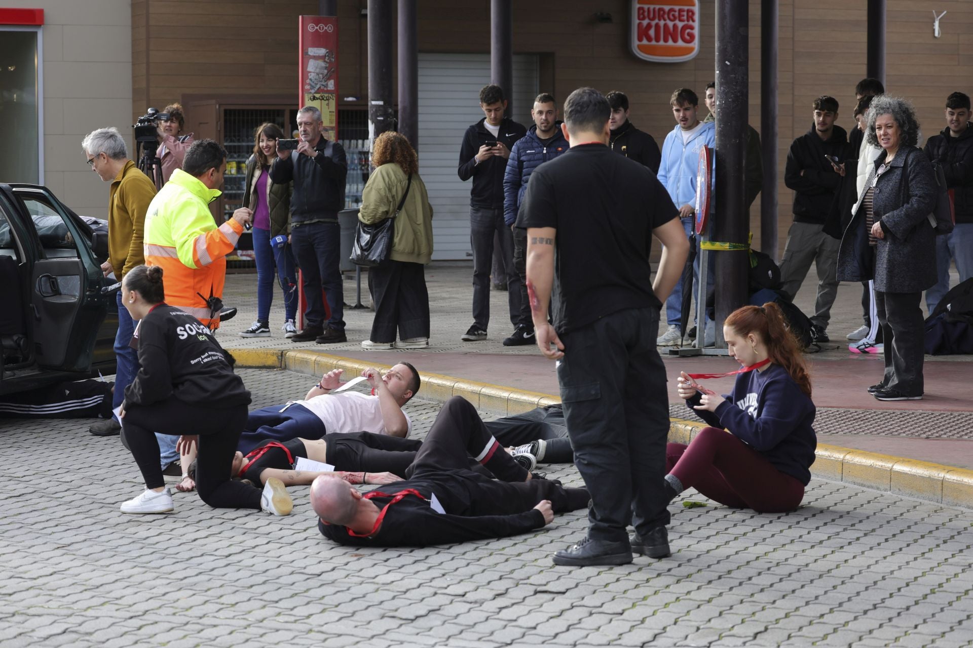 Espectacular simulacro de accidente con víctimas en Langreo