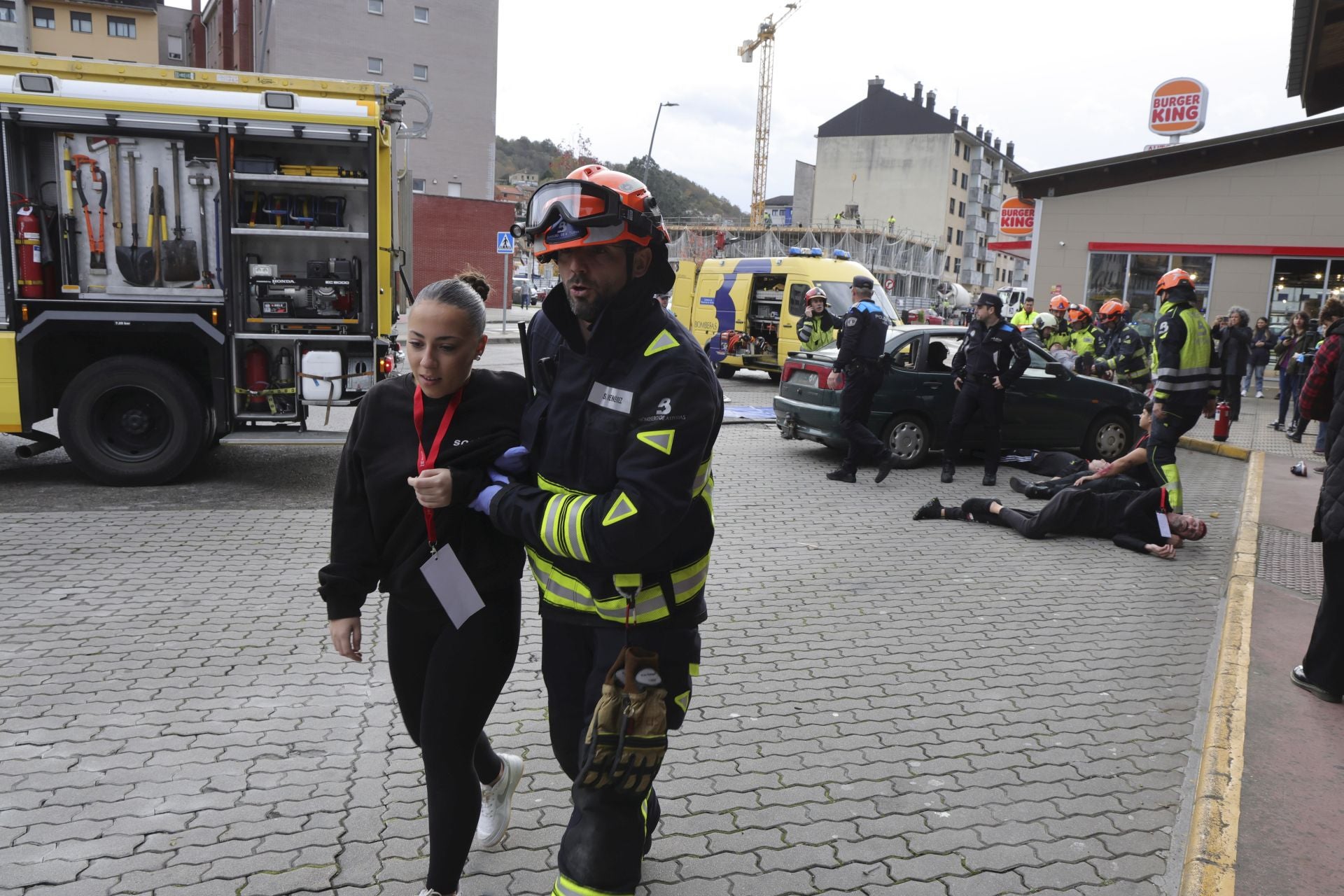 Espectacular simulacro de accidente con víctimas en Langreo