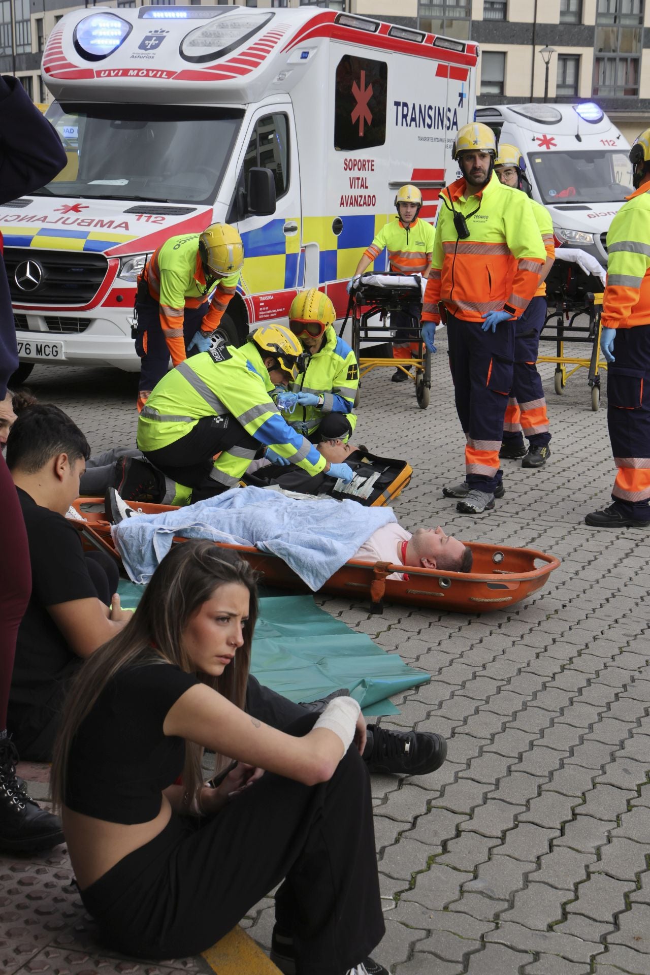 Espectacular simulacro de accidente con víctimas en Langreo