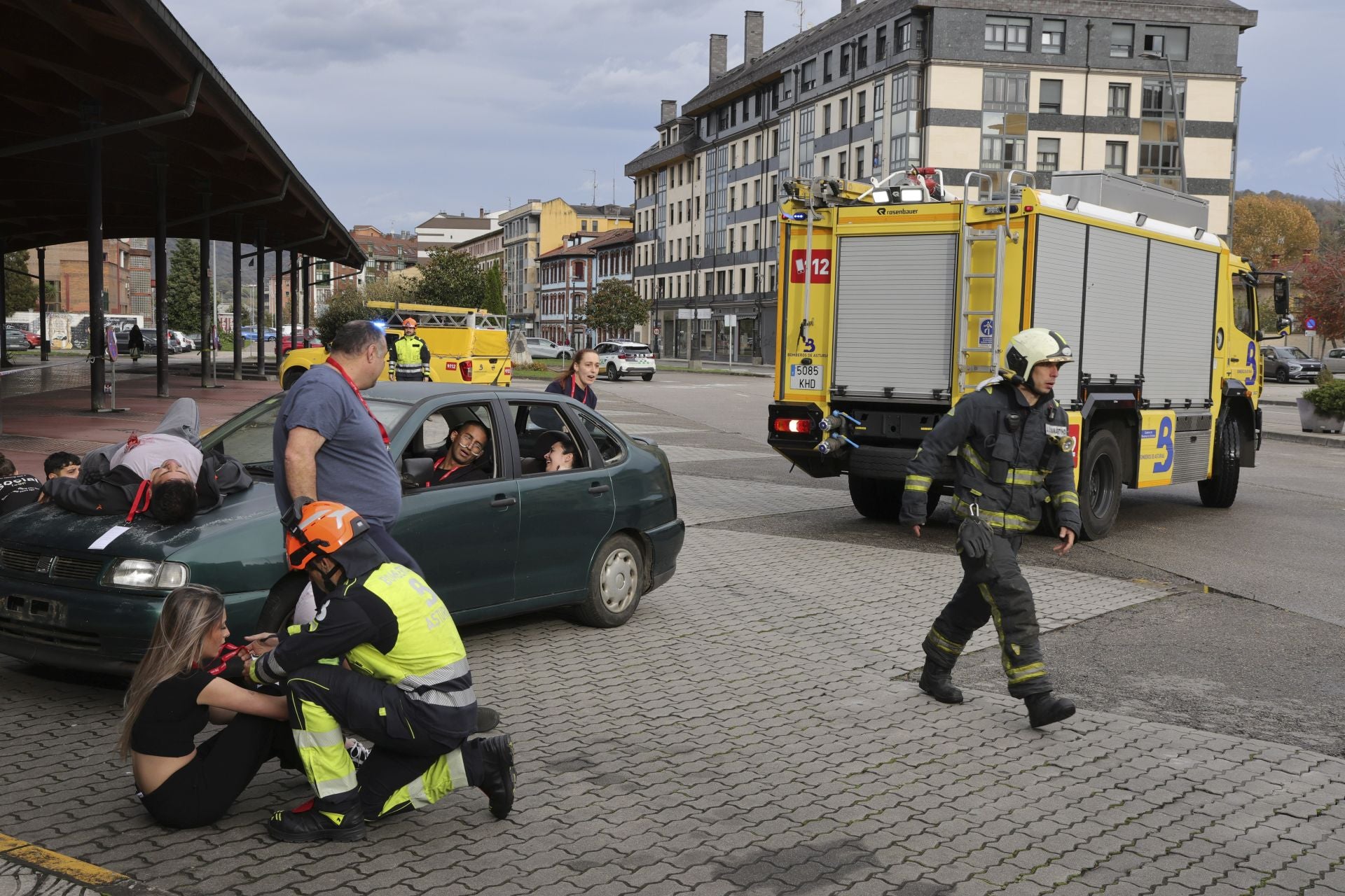 Espectacular simulacro de accidente con víctimas en Langreo