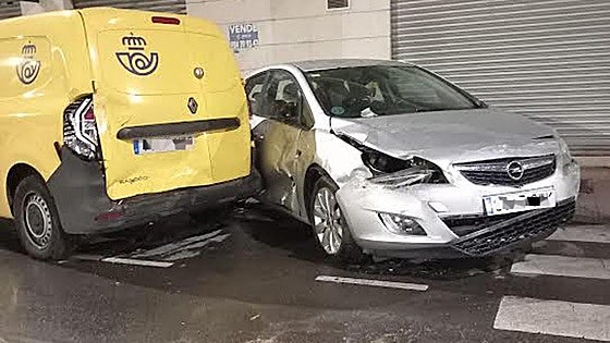 Dos de los vehículos destrozados tras la persecución policial