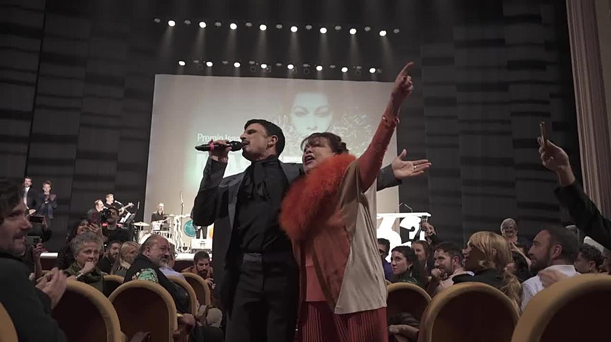 Massiel y Rodrigo Cuevas, un dúo insuperable: así cantaron 'Eres' en el FICX