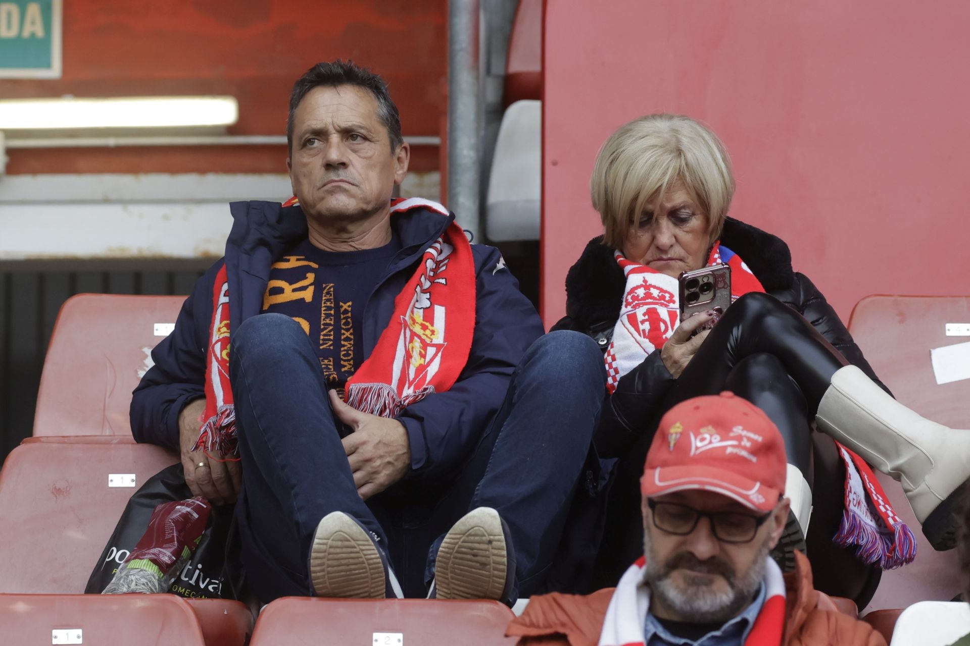 Fotos | ¿Estuviste en El Molinón en el Sporting de Gijón - Eibar? ¡Búscate!