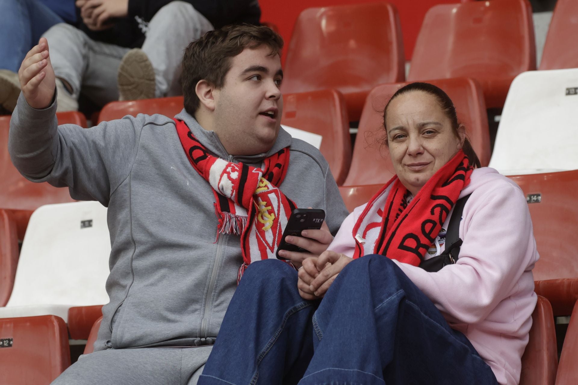 Fotos | ¿Estuviste en El Molinón en el Sporting de Gijón - Eibar? ¡Búscate!