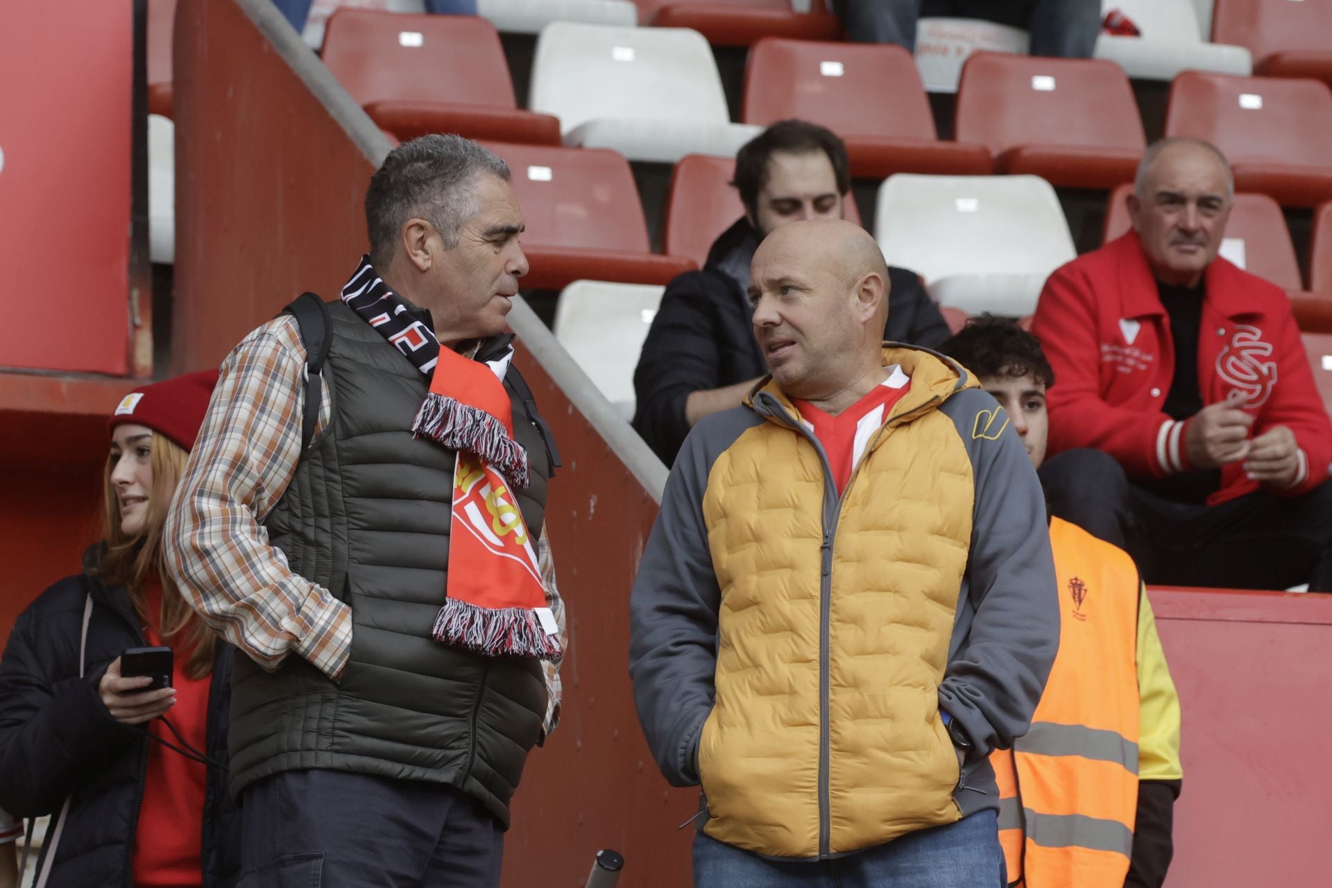 Fotos | ¿Estuviste en El Molinón en el Sporting de Gijón - Eibar? ¡Búscate!