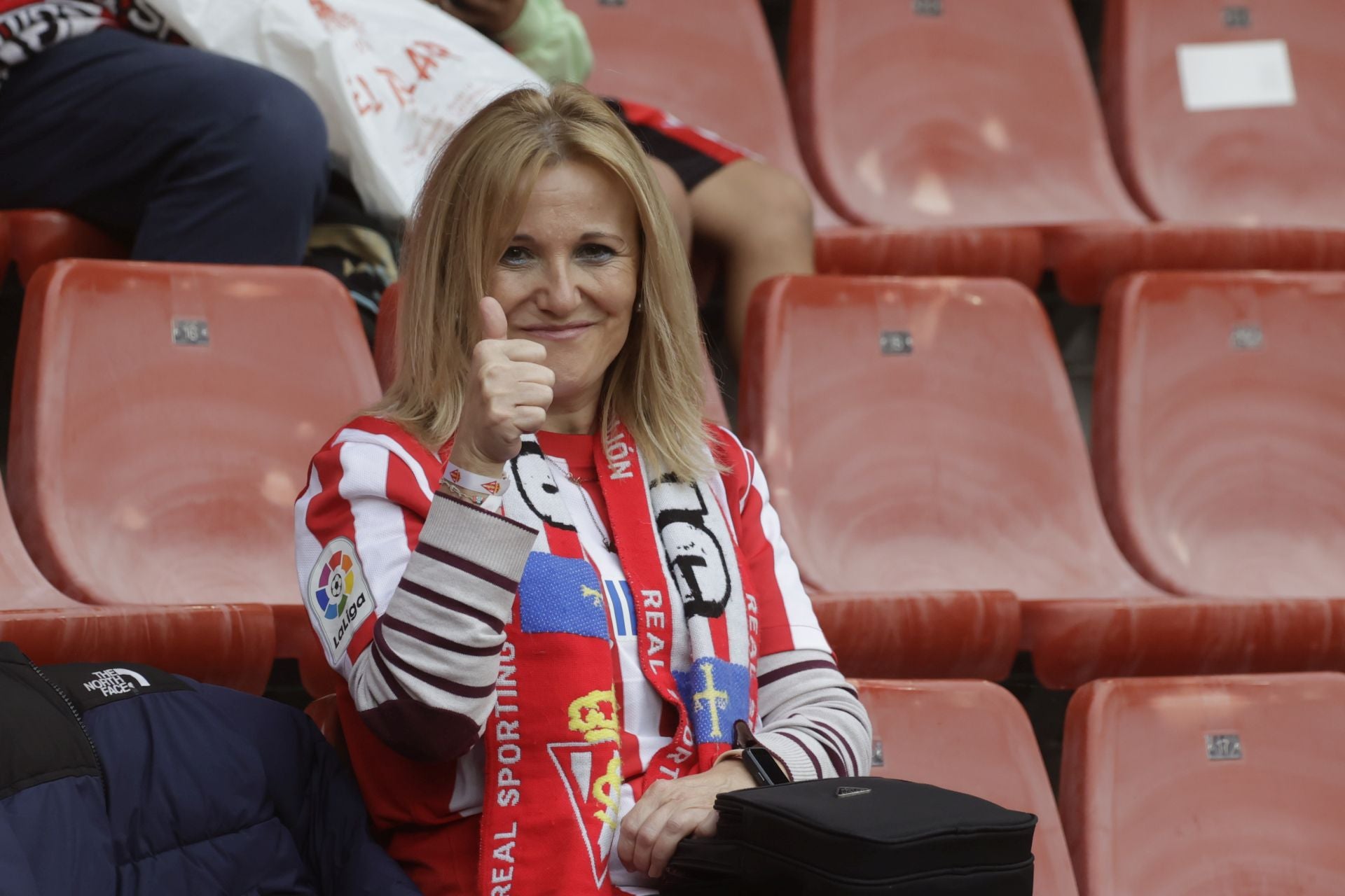 Fotos | ¿Estuviste en El Molinón en el Sporting de Gijón - Eibar? ¡Búscate!