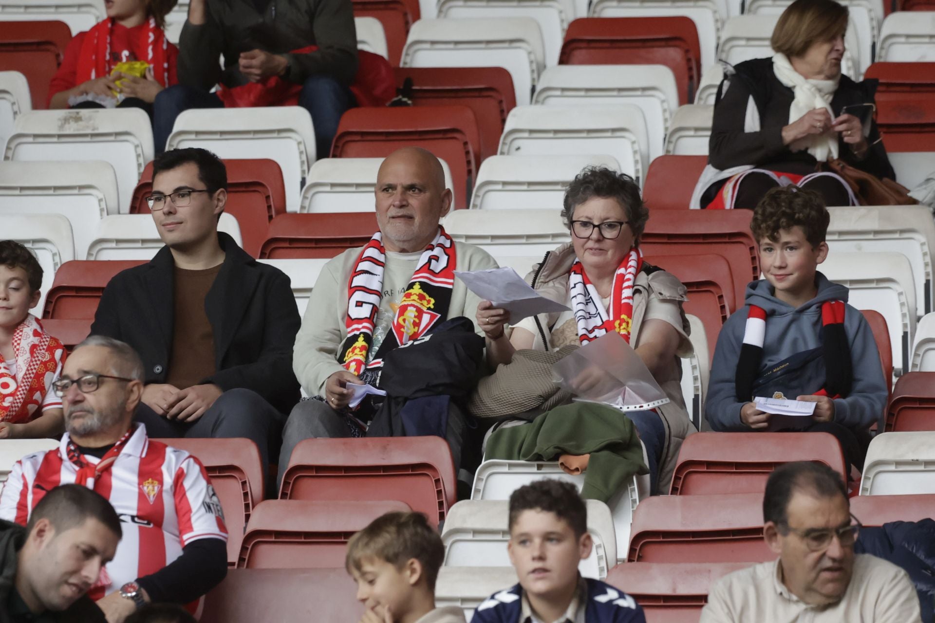 Fotos | ¿Estuviste en El Molinón en el Sporting de Gijón - Eibar? ¡Búscate!