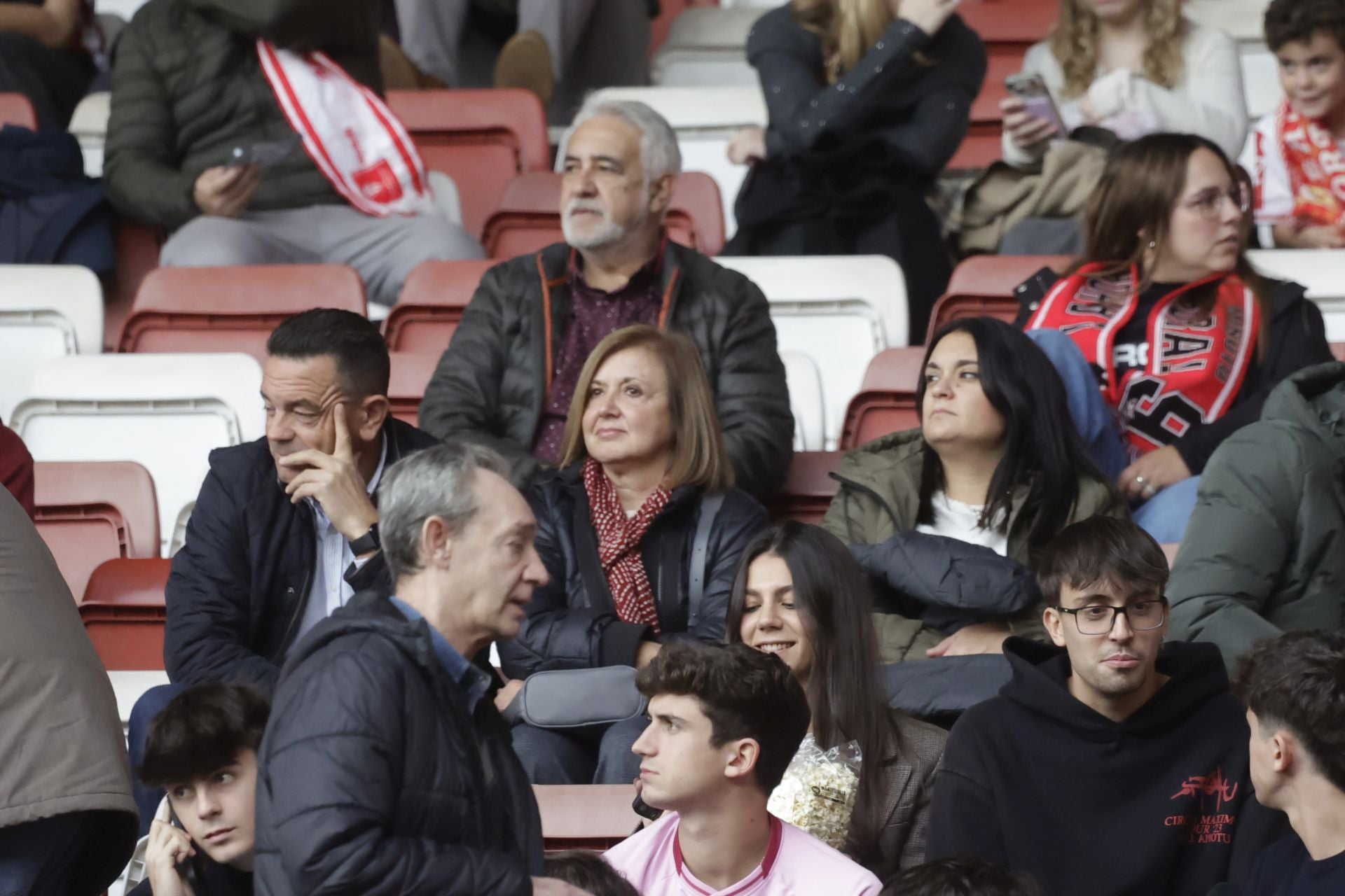 Fotos | ¿Estuviste en El Molinón en el Sporting de Gijón - Eibar? ¡Búscate!