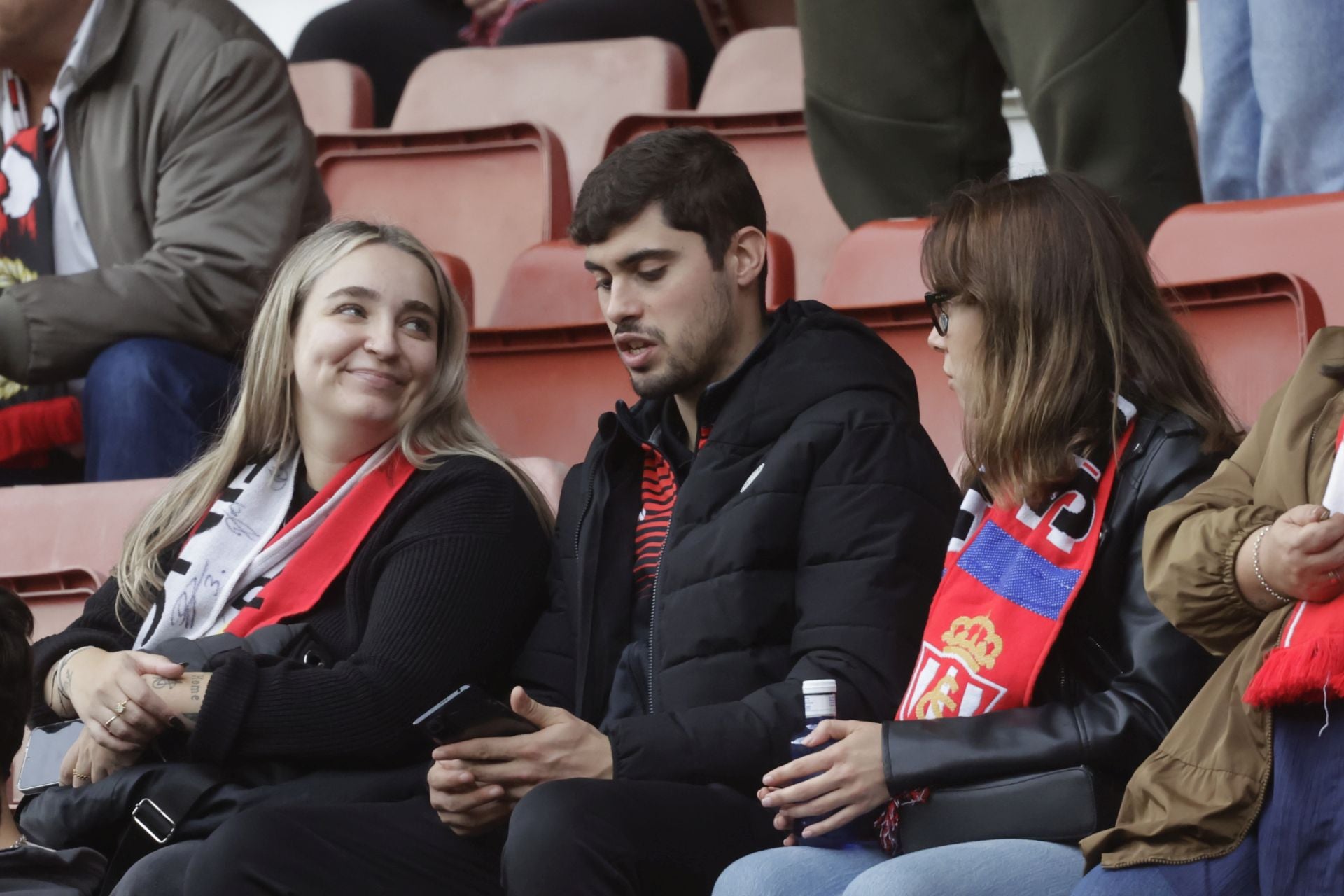 Fotos | ¿Estuviste en El Molinón en el Sporting de Gijón - Eibar? ¡Búscate!