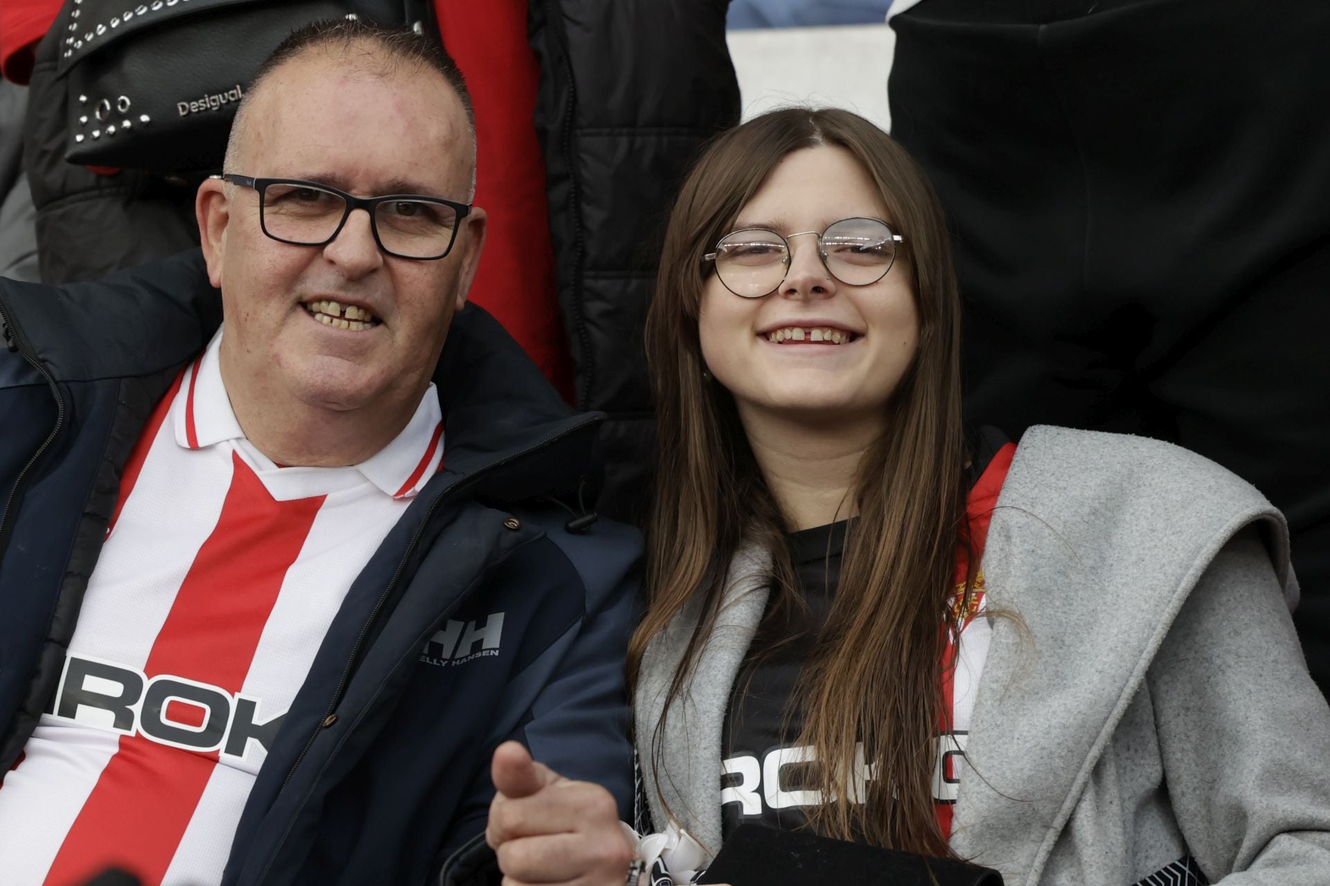 Fotos | ¿Estuviste en El Molinón en el Sporting de Gijón - Eibar? ¡Búscate!