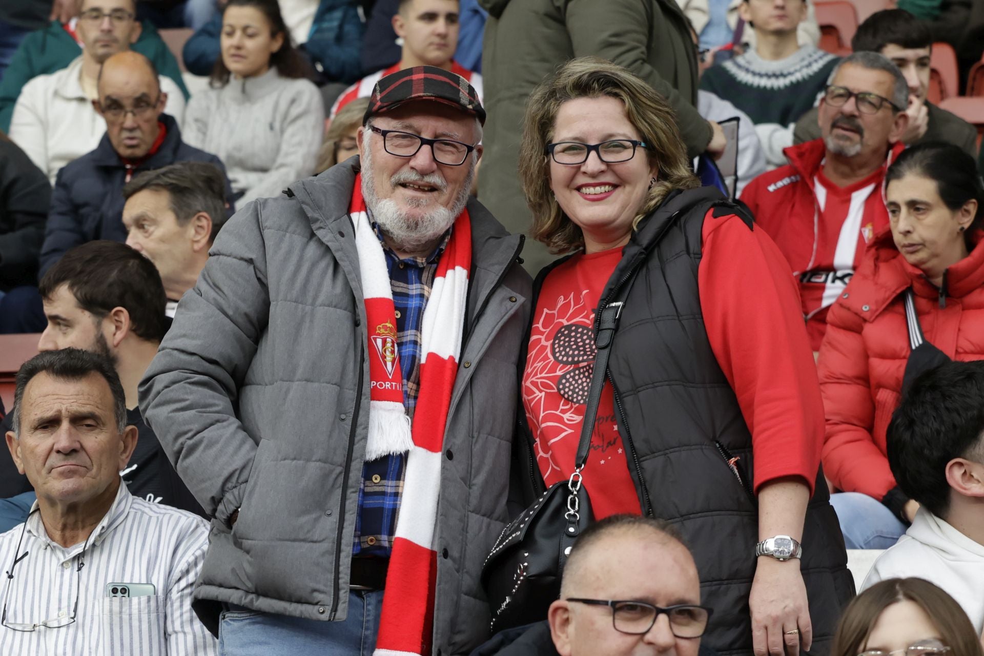 Fotos | ¿Estuviste en El Molinón en el Sporting de Gijón - Eibar? ¡Búscate!