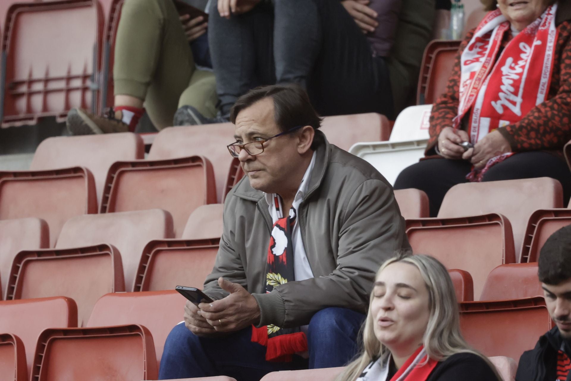 Fotos | ¿Estuviste en El Molinón en el Sporting de Gijón - Eibar? ¡Búscate!