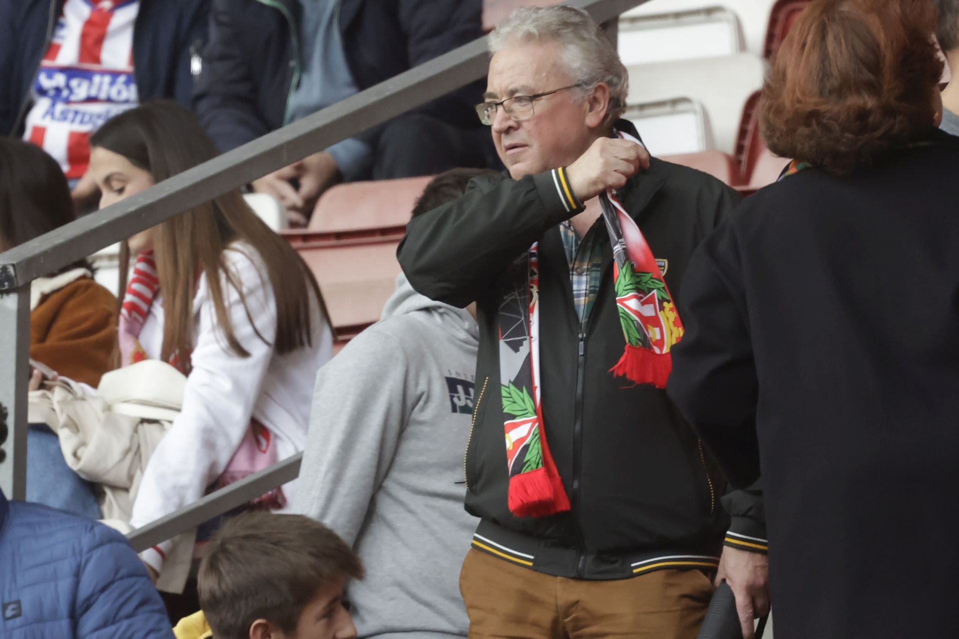 Fotos | ¿Estuviste en El Molinón en el Sporting de Gijón - Eibar? ¡Búscate!